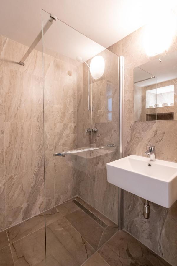 Apartments & Rooms Carera 6 Ровин Екстериор снимка