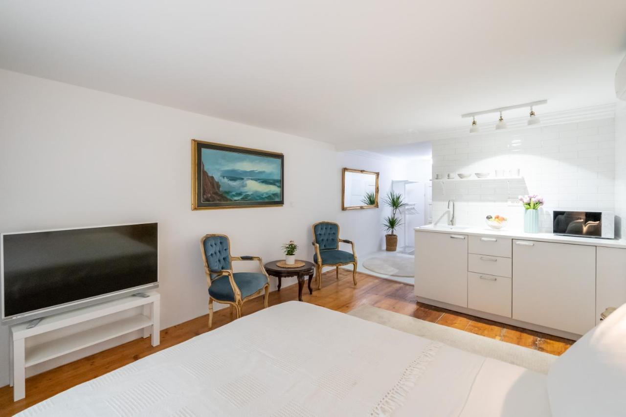 Apartments & Rooms Carera 6 Ровин Екстериор снимка